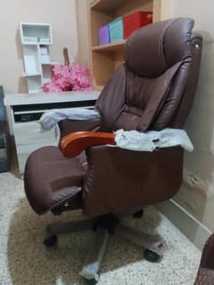 very comfortable office executive class chair