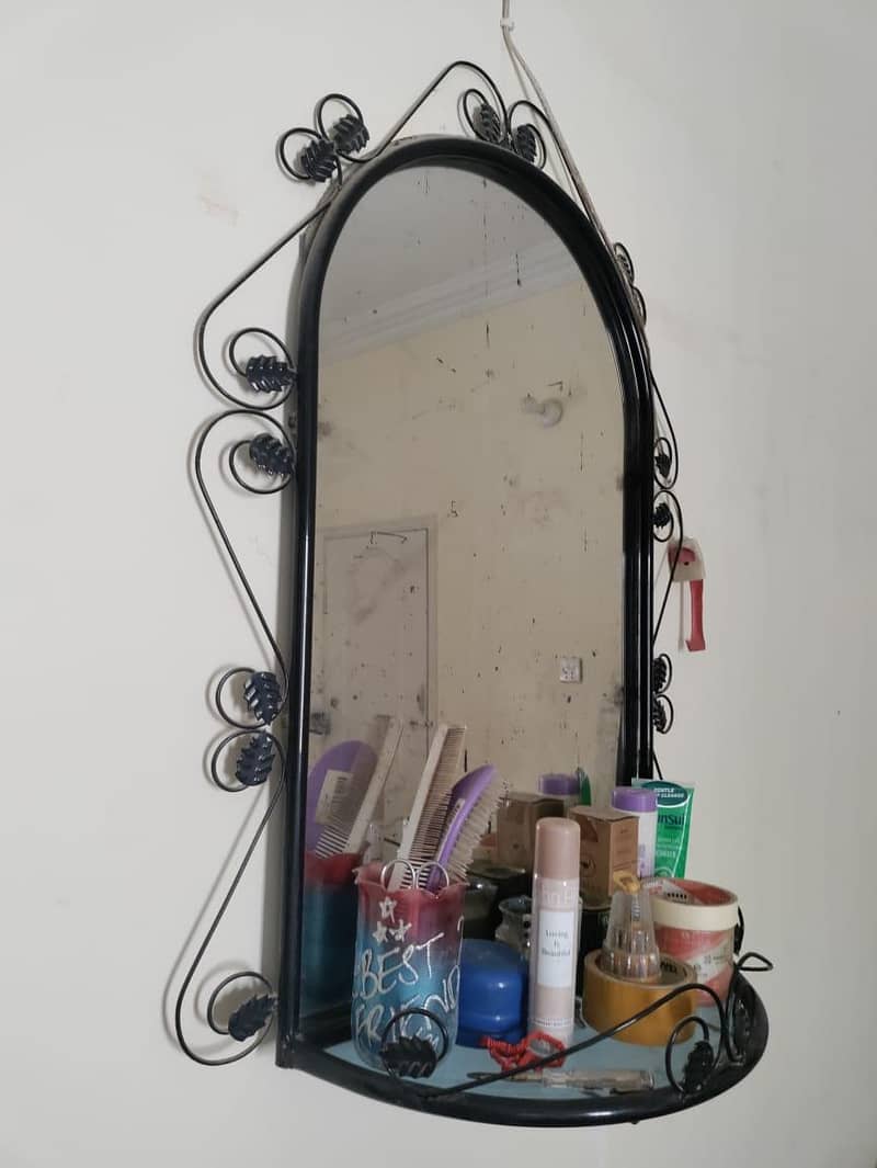 Mirror with Frame in good condition 0