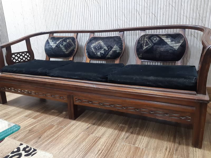 5 Seaters sofa set and 3 Seaters Setty and 2 side tables for sale 1