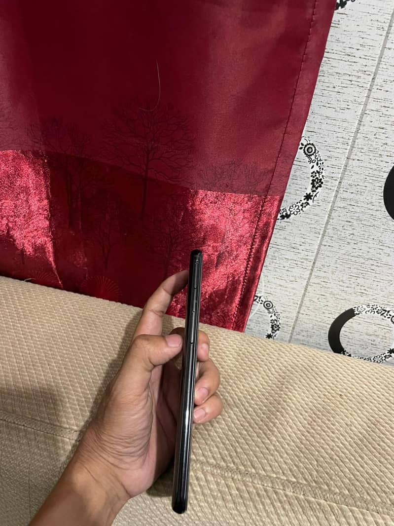 One Plus 6T 8/128 scratchless set finger print display 3