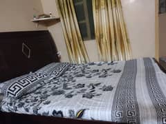 queen bed with molty metress condition 10/9