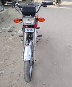United US 125CG urgent for sale contact WhatsApp,,03273583369