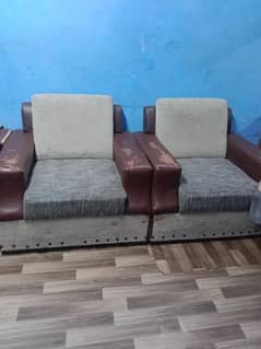 2 single seater hain or 1  two seater hai