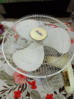 Bracket fan in working condition