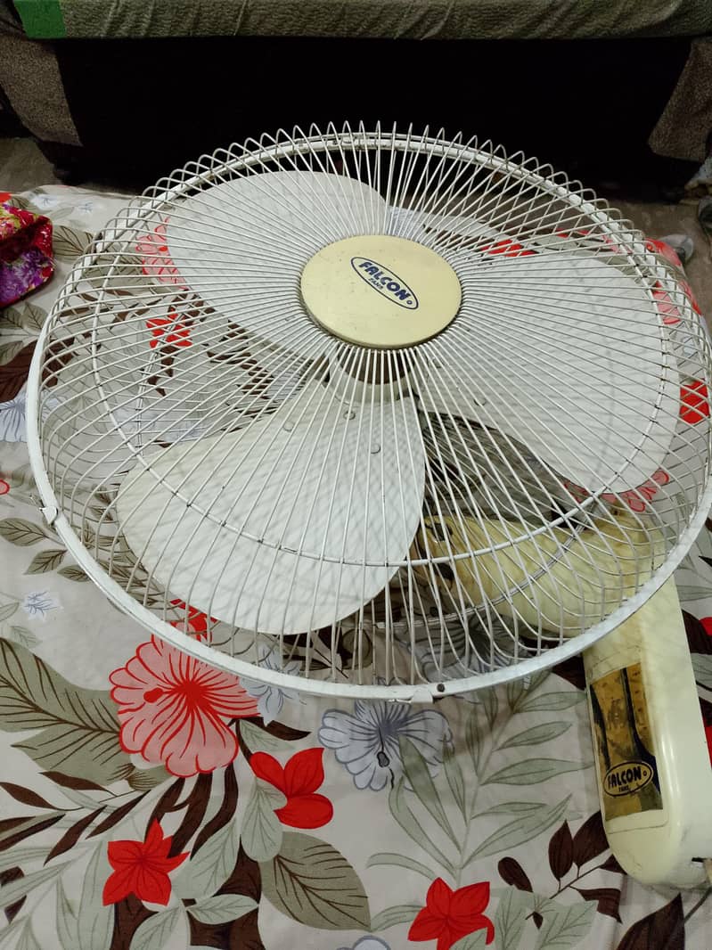 Bracket fan in working condition 1