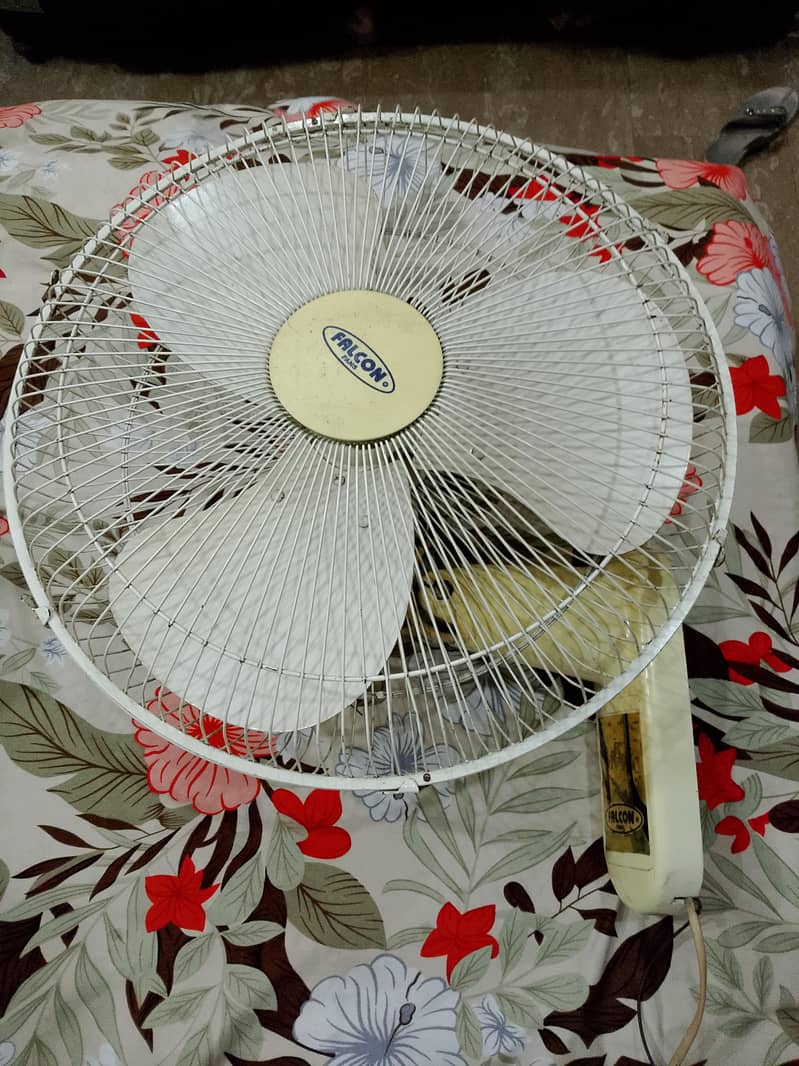 Bracket fan in working condition 2