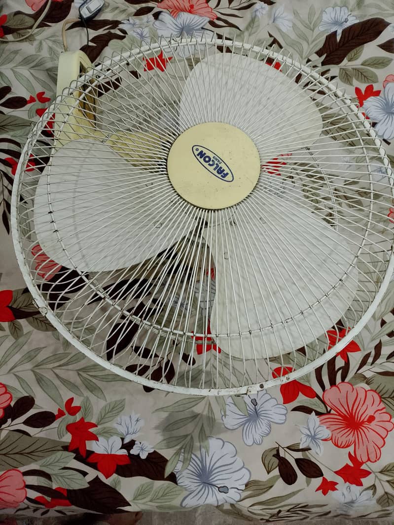 Bracket fan in working condition 3