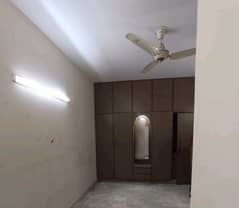 Reasonably-Priced 1 Kanal Upper Portion In Model Town - Block K, Lahore Is Available As Of Now