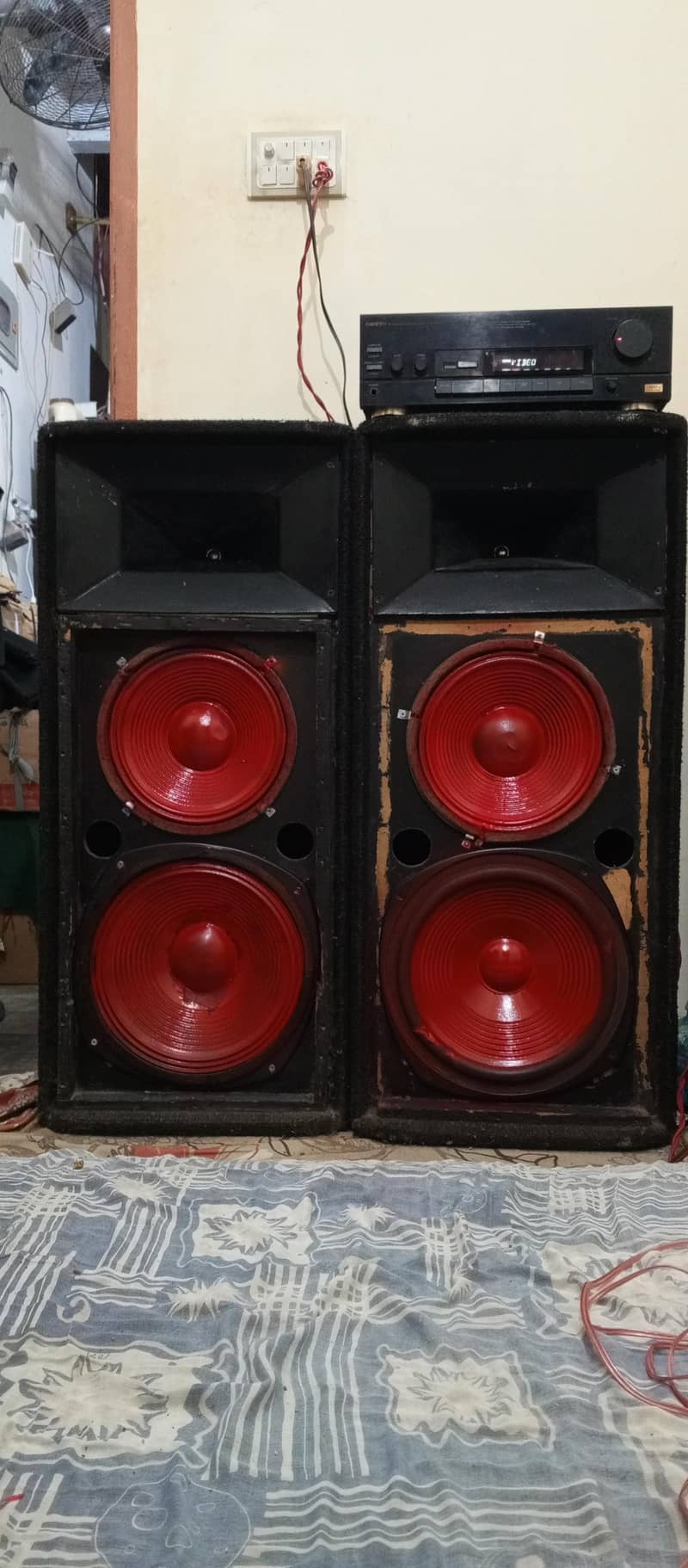 sound system only 2 Box  1 pair 2