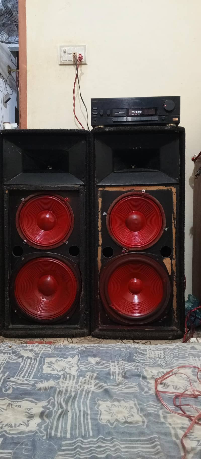 sound system only 2 Box  1 pair 3