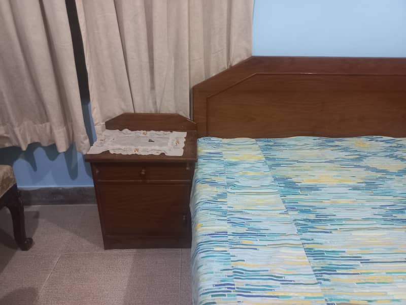 Bed set with side table and dressing table 1