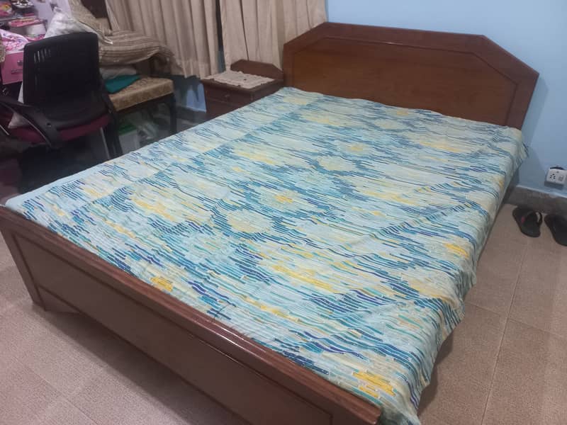 Bed set with side table and dressing table 2