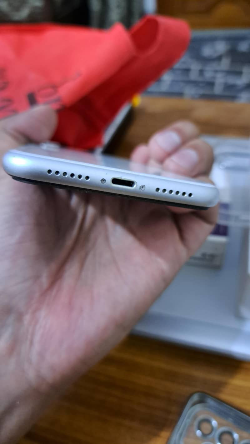 Iphone XR in Good Condition. PTA Approved. 6