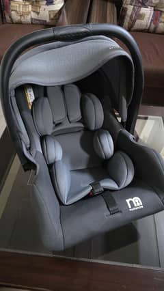 Baby carry cot and car seat