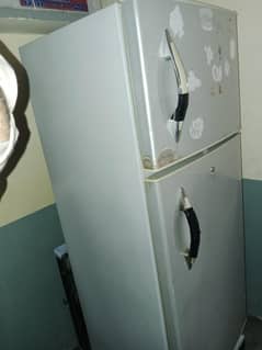HAIER FRIDGE HR_318H (just freezer Wala box theek ha)