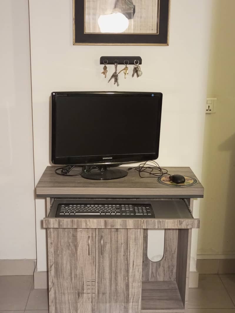 Computer Table 0