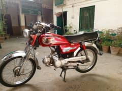 Achi Bike hay 1hath pe chali howi
