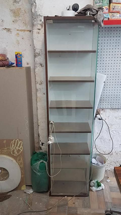Glass Display Rack | Corner Shelf with Doo 3
