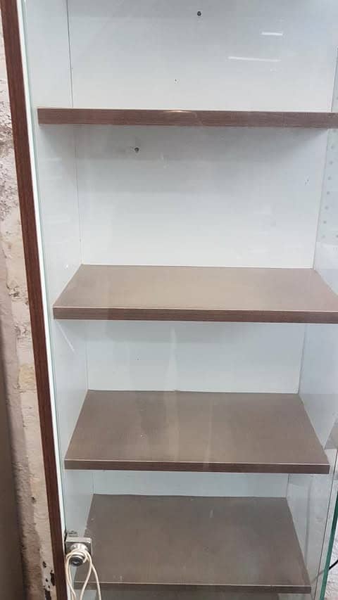 Glass Display Rack | Corner Shelf with Doo 4