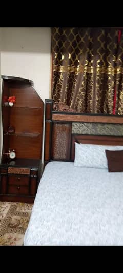 3 pics furniture almari 3 pics bad 2 side table dresing
