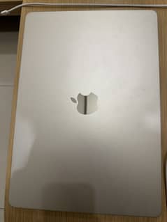 MacBook starlight 15inch M3 chip