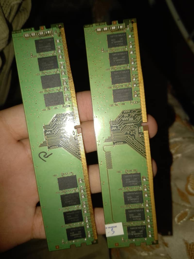 2 DDR4 Rams 1 used also 1 brand new 1