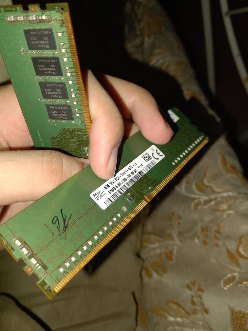 2 DDR4 Rams 1 used also 1 brand new 2