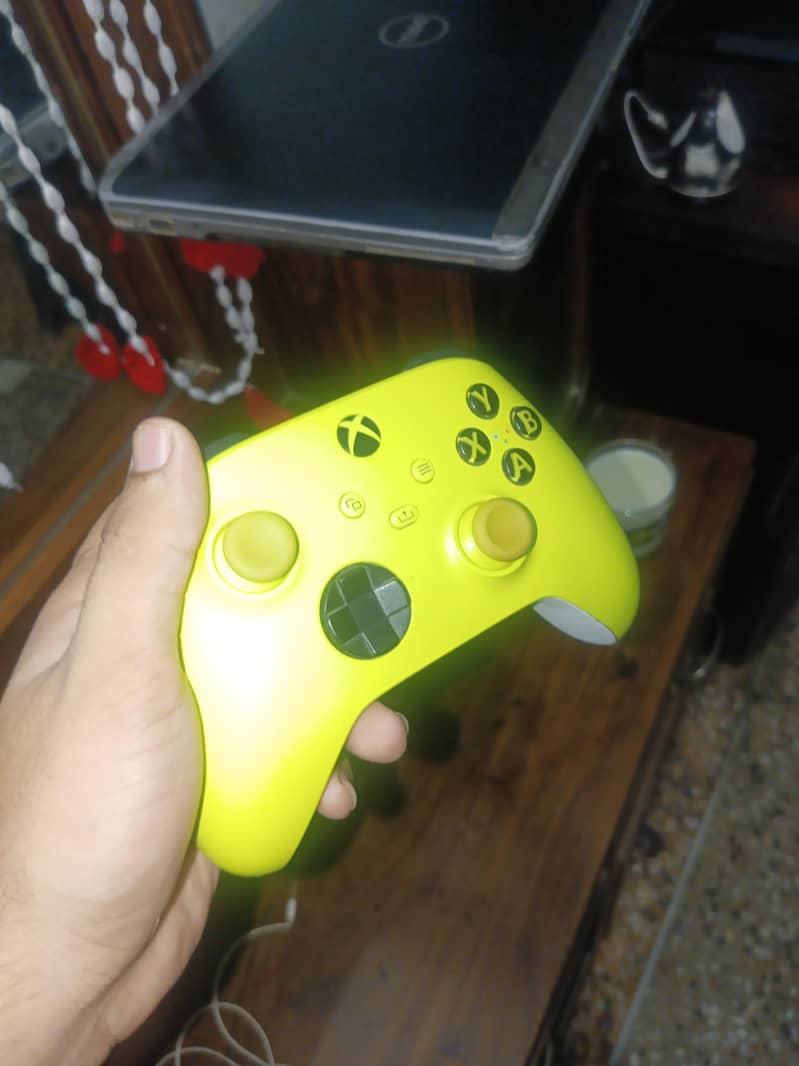 Xbox One Jailbreak "1 TB With TWO controllers" 2