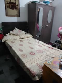 bed and devider
