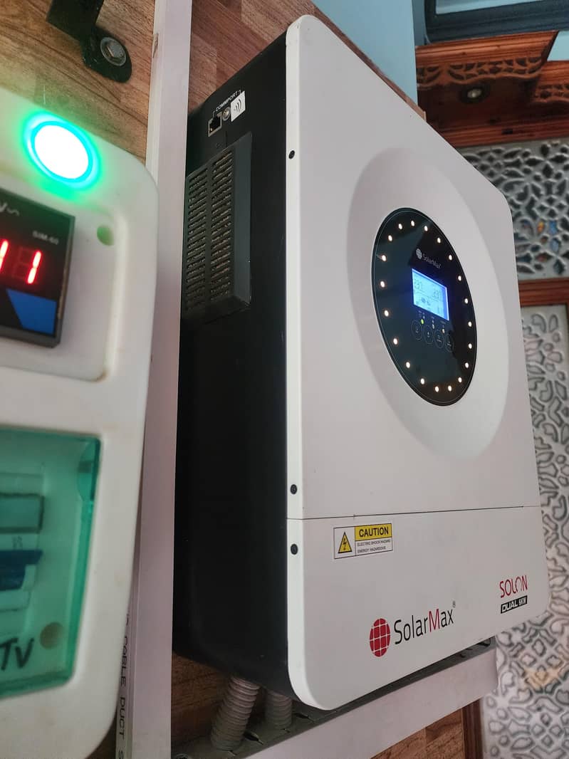 Solarmax Hybrid 6kwSolon Dual output Running condition in warranty 5