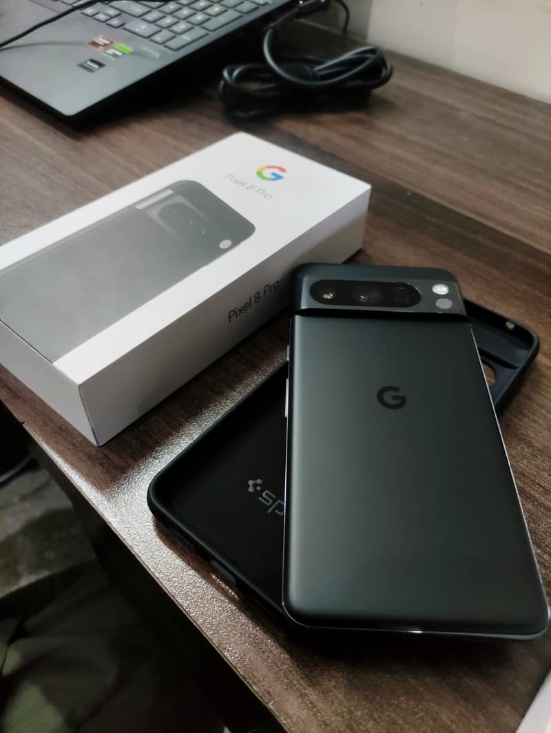 Google Pixel 8 Pro 128 with BOX-Scratchless 3
