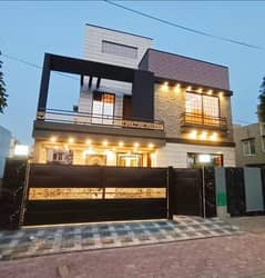 10 Marla Fully Furnished House For Rent In Bahria Town Lahore.