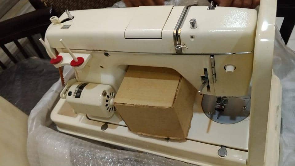 Janome sewing machine with multiple functions 0