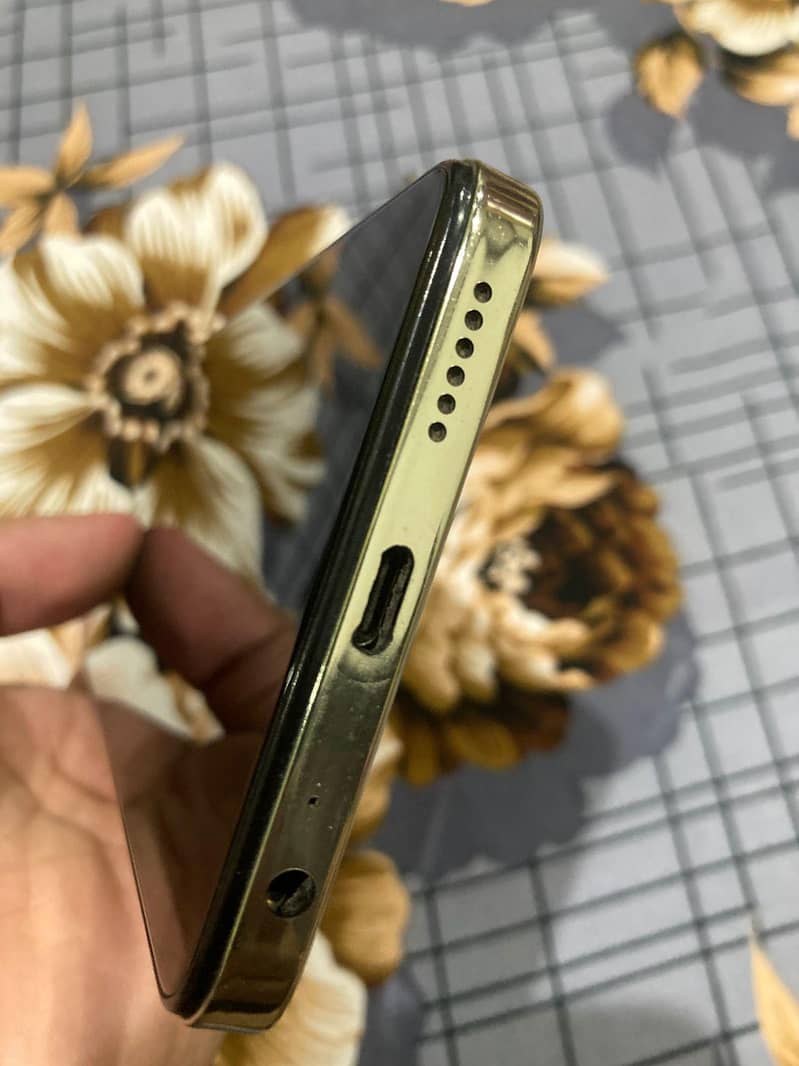 Tecno Spark 20 (8+8 Ram 256 Memory) 2