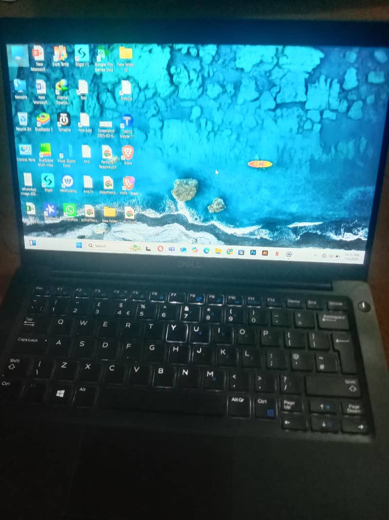 Dell latitude e7390/ core i5 8th gen/ 8GB DDR4 Ram and 238GB nvme Ssd 0