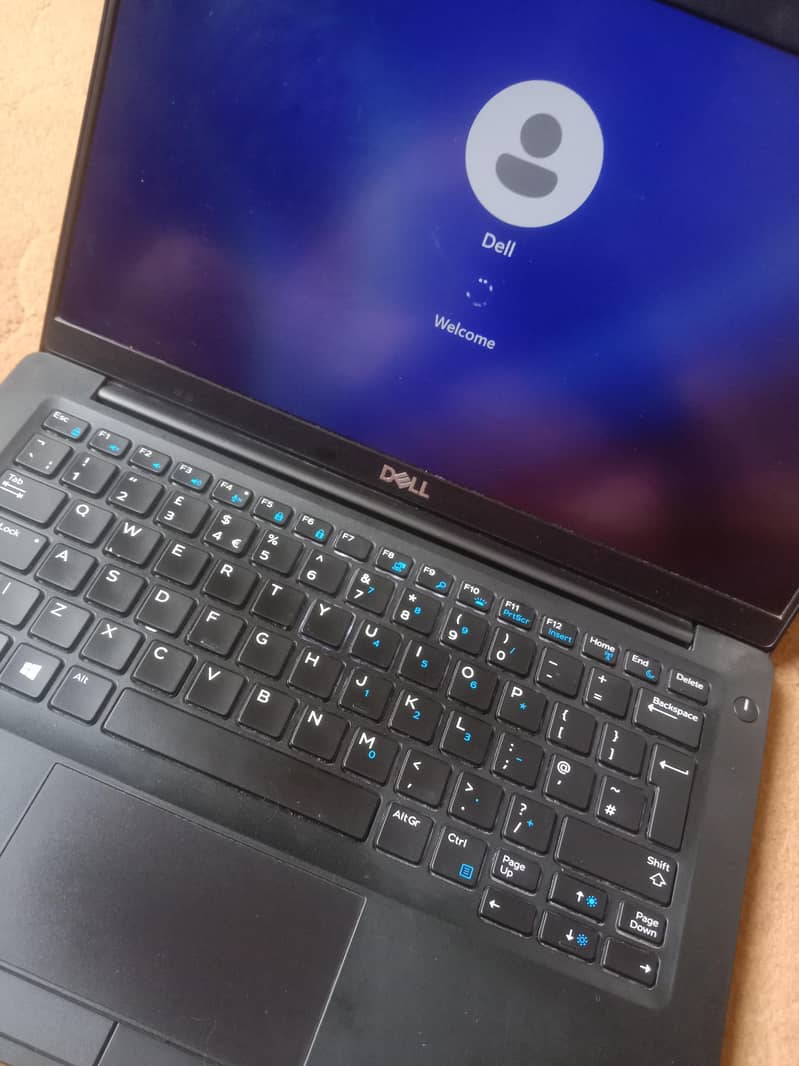 Dell latitude e7390/ core i5 8th gen/ 8GB DDR4 Ram and 238GB nvme Ssd 1