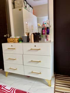 White furniture for sell (Made In Super Gloss)