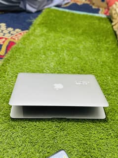 Apple MacBook Air 2017 model i5 8GB RAM 128GB SSD storage 13/3 inch