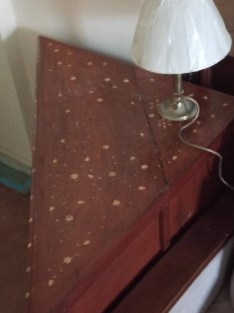 Two triangular showcases 1