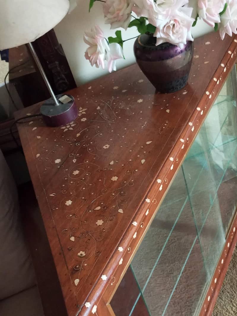 Two triangular showcases 2