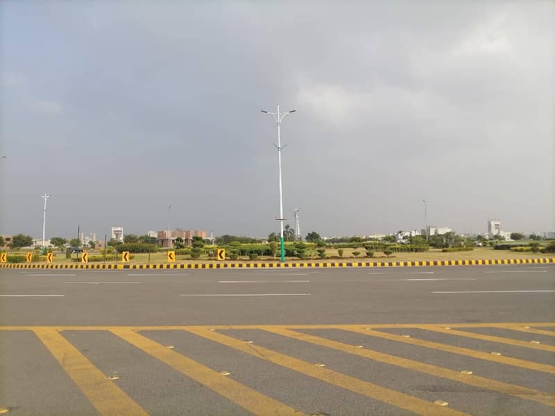 2 Kanal Corner Plot Block W Superb Location 2