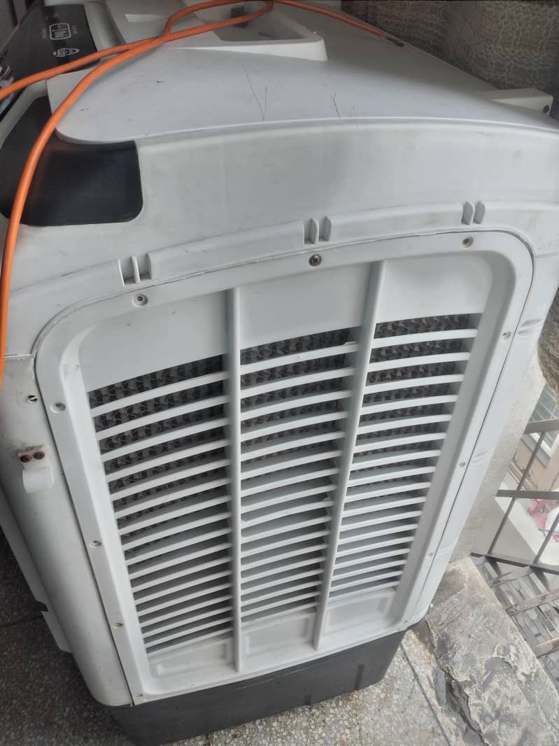 cooler in a neat condition 3