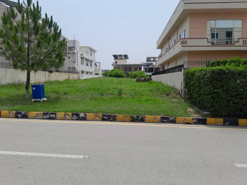 Ideal Open front Kanal Plot In A block/B-17 up for Sale 0