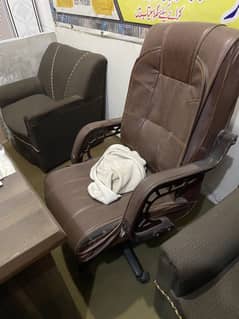 Office chair nd office table