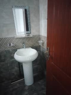 3 MARLA BARND NEW UPPER PORTION FOR RENT IN JUBIEEL TOWN