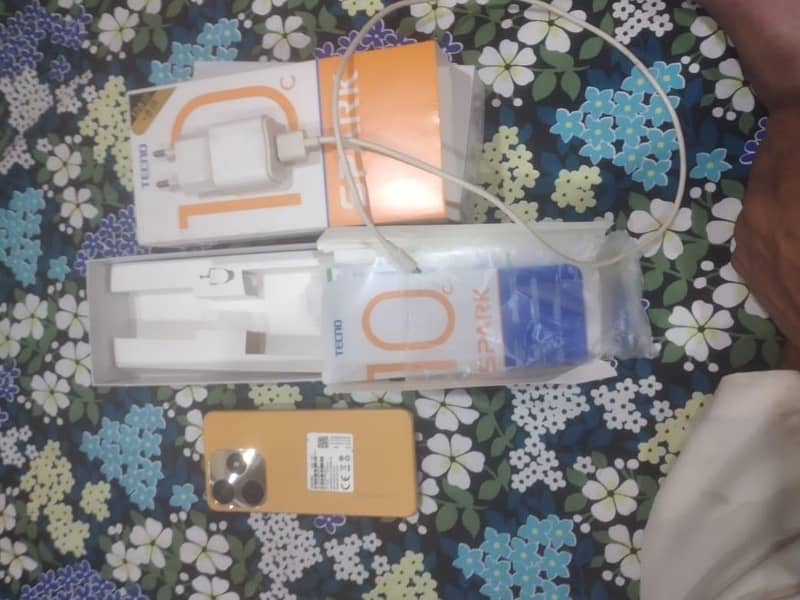 Tecno spark 10c 4/128 10/9 all ok with complete box 5