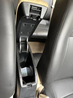Selling Toyota Yaris GLi automatic. PKR3,750,000
