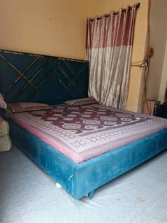 Full bed set in wood