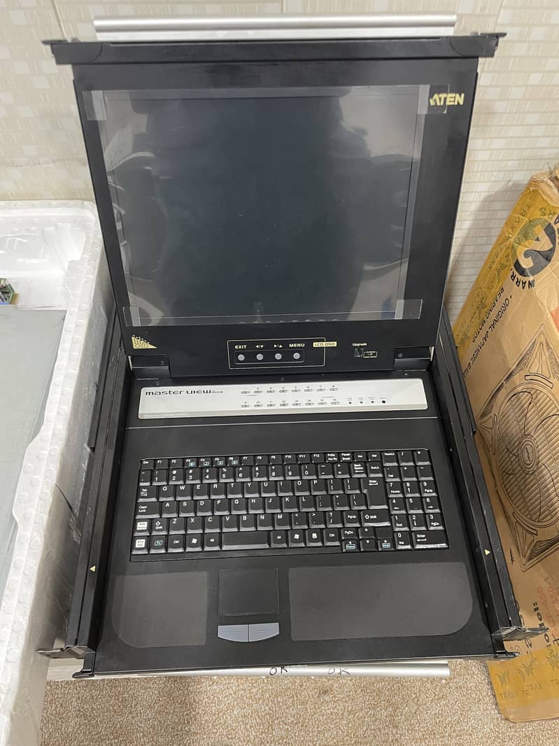 Aten 16 Port KVM Master View Max 15" and 17" with Railkit Server Rack 1