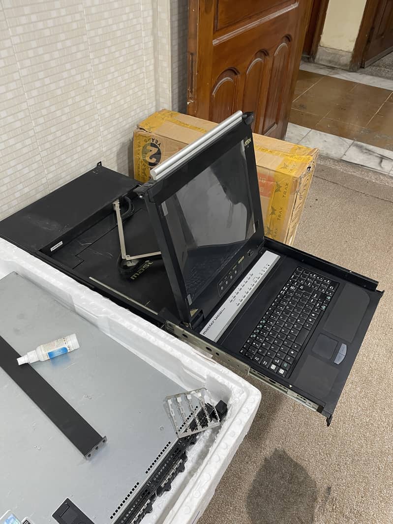 Aten 16 Port KVM Master View Max 15" and 17" with Railkit Server Rack 3